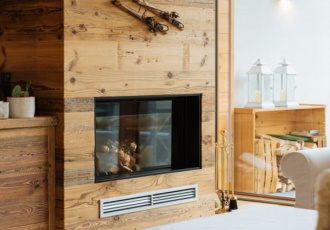 Villa in legno con camino per assaporare il clima freddo avvolti dal calore del fuoco. 
