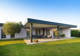 casa-prefabbricata-con-materiali-naturali 
