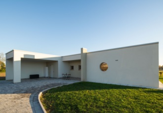 casa-prefabbricata-con-materiali-naturali 
