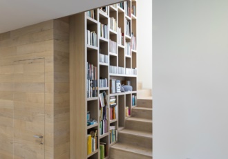 Scala in legno e libreria 