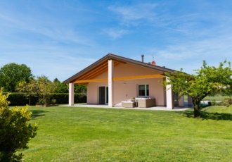 case-in-legno-con-materiali-naturali-certificati 