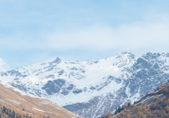 Prestigiose ville in legno circondate da foreste di larice. 