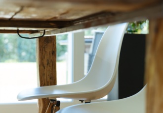 cura-del-particolare-in-casa-in-legno 