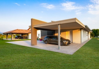 garage aperto in villa in bioedilizia 
