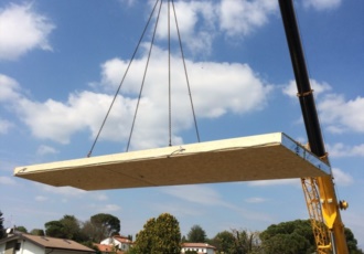 montaggio casa legno moderna 