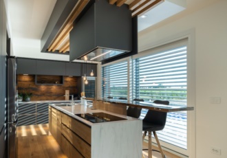 partcicolare finitura cunica in casa in legno di design 