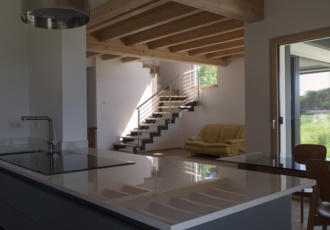 villa in bioedilizia con travi a vista 