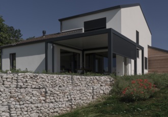 villa in legno con pergola 