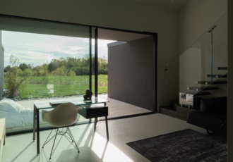 villa-in-legno-di-pregio-dalle-grandi-aperture 