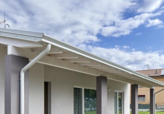 villa-legno-ampio-portico 