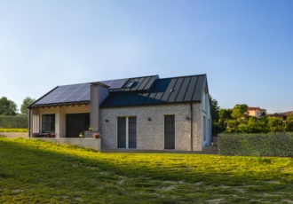 Villa moderna in legno prefabbricata in xlam ecosostenibile a Conegliano (TV) 