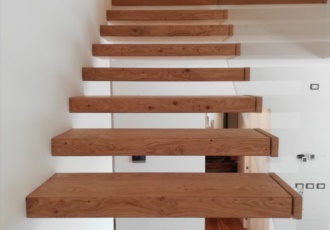 scale di design in legno 