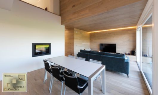 Una villa in legno di design certificata CasaClima Gold. 