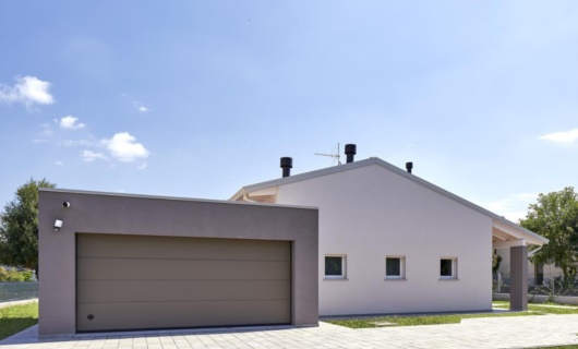 Una grande villa in bioedilizia dal design spiccatamente contemporaneo. 