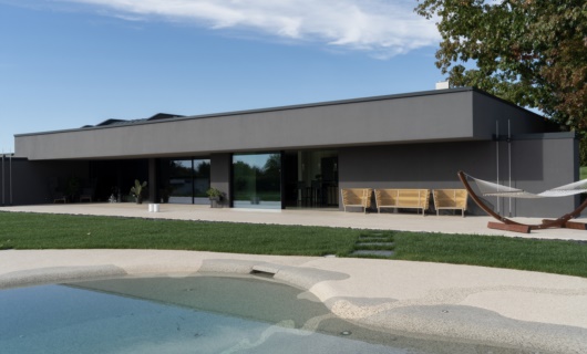 Una villa in bioedilizia singola dal design spiccatamente contemporaneo. 