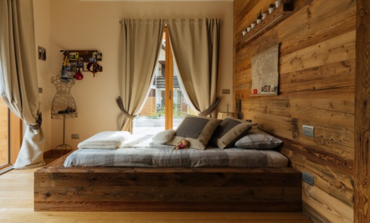 Un letto dal sapore montano, che vuole far rivivere le antiche tavole dei masi. 