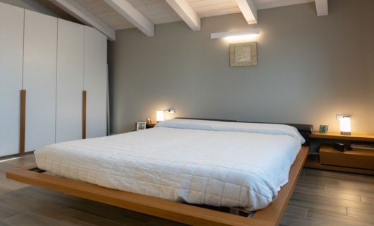 Il legno è il materiale perfetto per la tua casa perché crea un ambiente caldo e accogliente. 